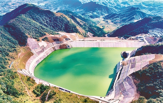 十二月六日，国家“十四五”重大工程——南宁抽水蓄能工程完成首轮蓄水。记者周军摄