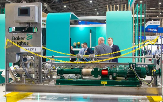 这是2024年5月6日在美国休斯敦国际海洋油气技术大会及设备展上拍摄的展示装备。新华社发(劳承跃摄)