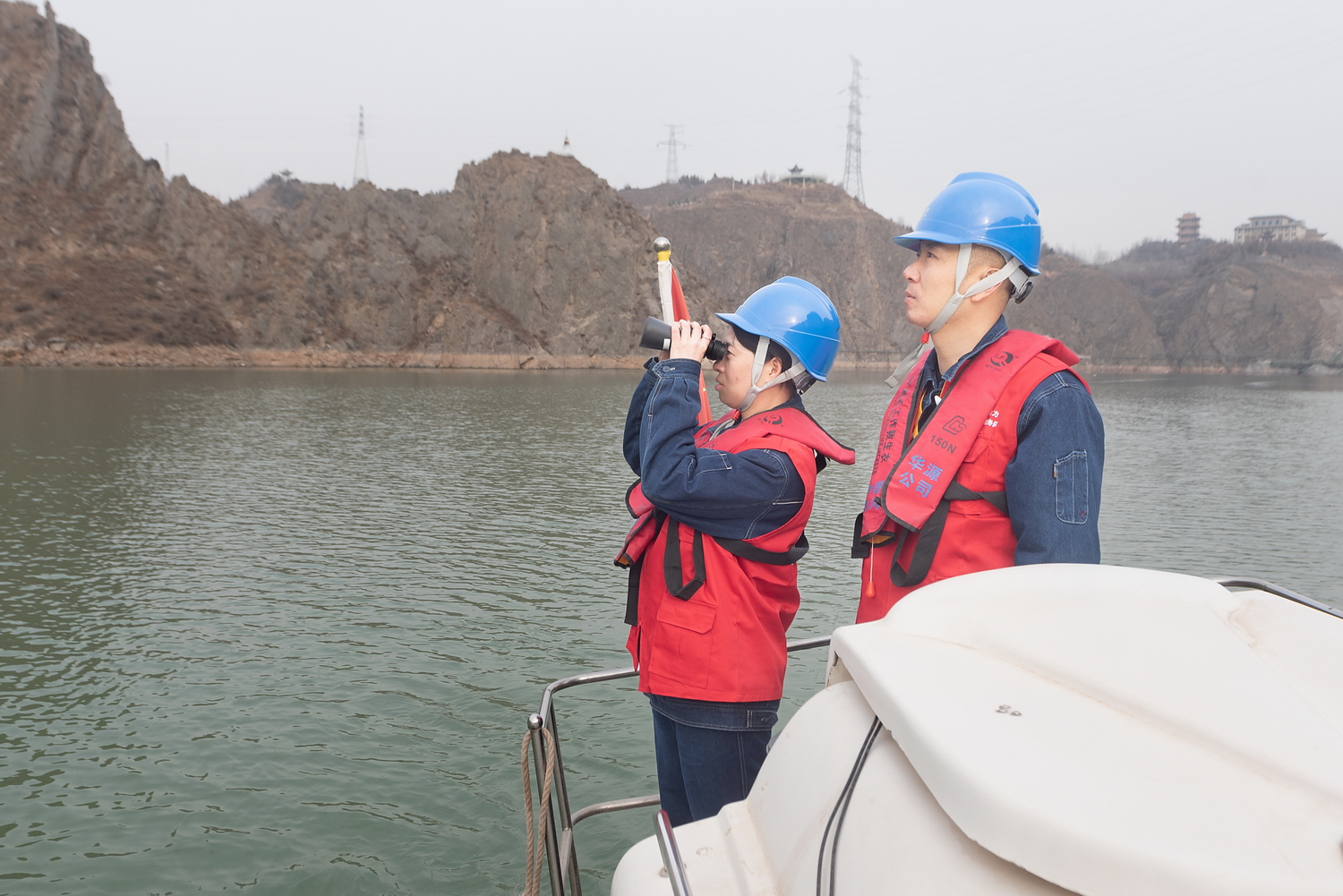 新春走基层丨高峡平湖的安全“守岁人” (4)_调整大小.jpg